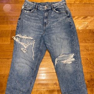 AMERICAN EAGLE MOM JEANS